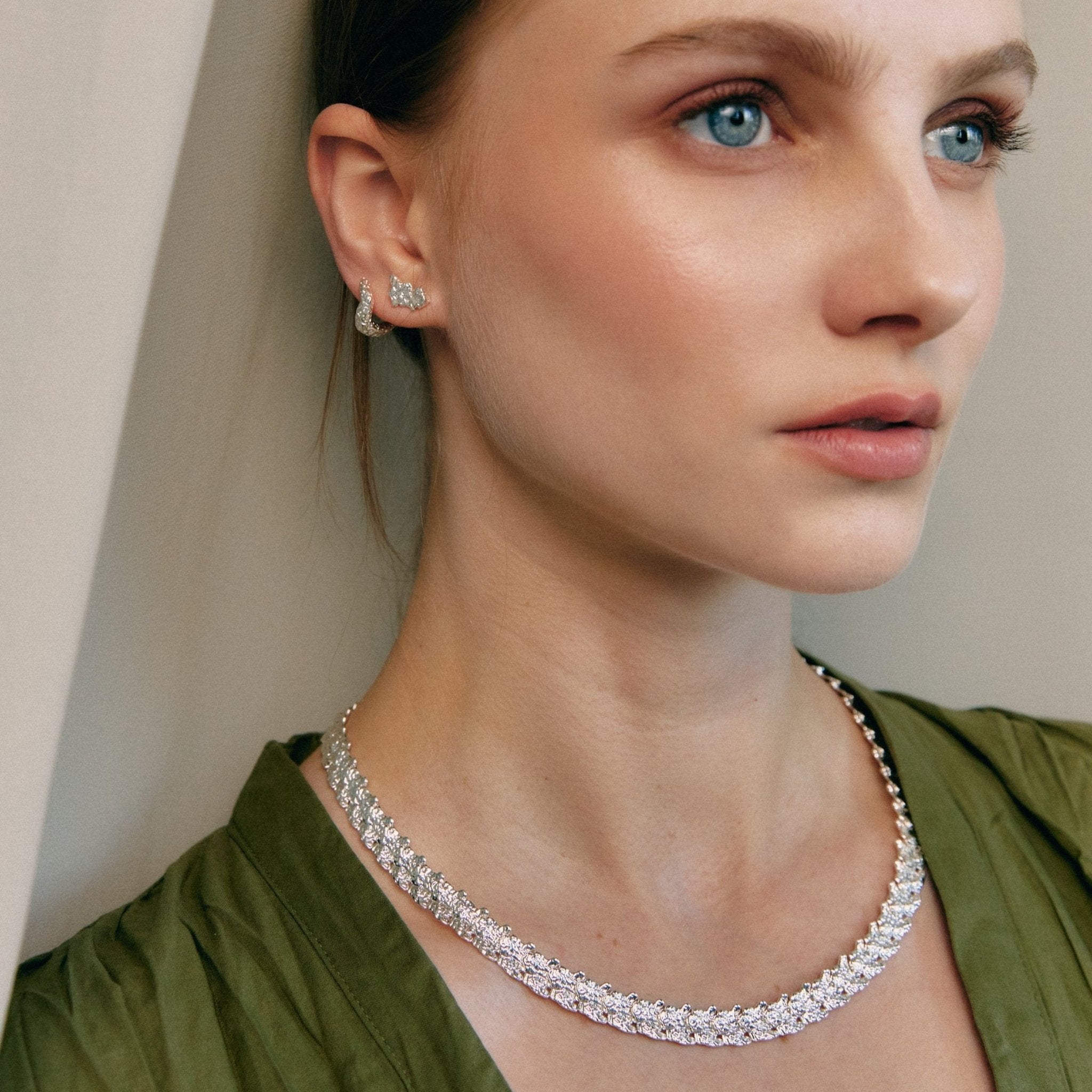 DELIA Semi Rigid Necklace Silver