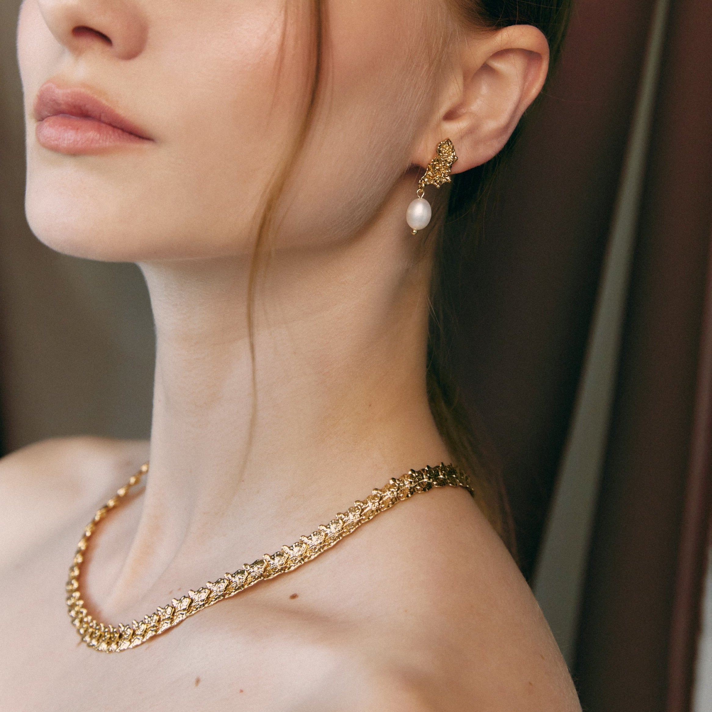 DELIA Semi Rigid Necklace Gold