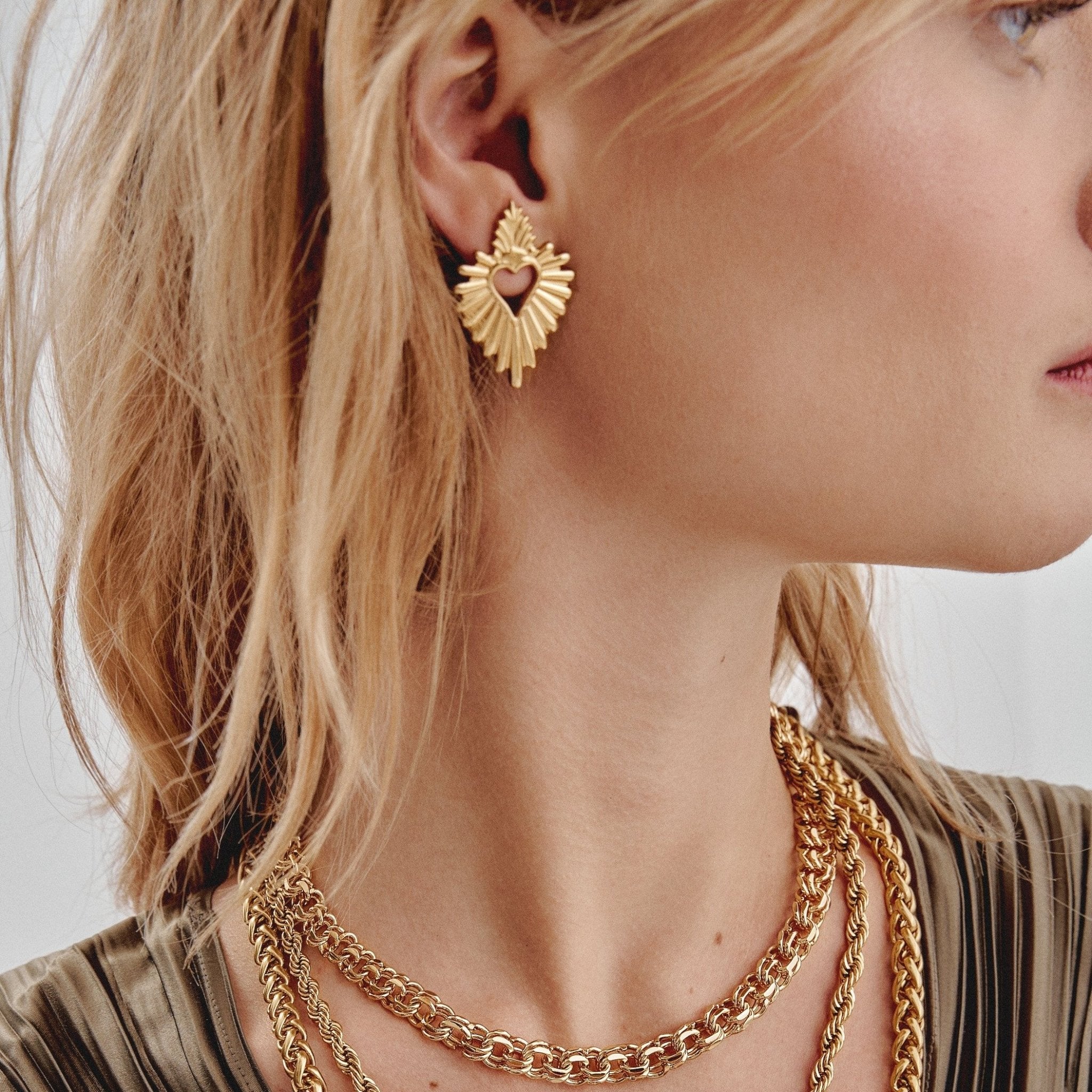 DETENTE Heart Earrings